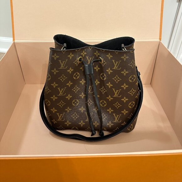 LOUIS VUITTON NeoNoe MM in Black - Picture 12 of 16